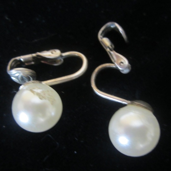 Vntg SIMPLE PEARL Swingclip STERLING Earrings - Picture 2 of 3